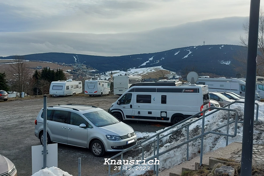 Wohnmobilstellplatz: Wohnmobilstellplätze an der Tennishalle