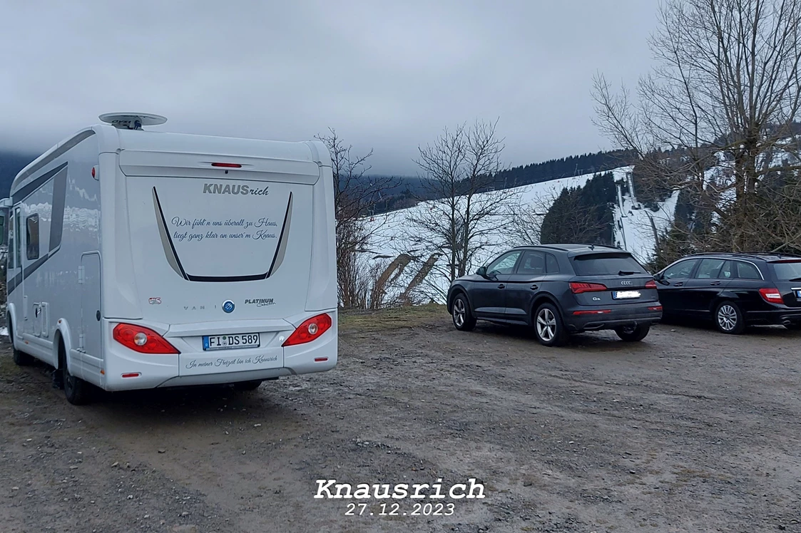 Wohnmobilstellplatz: Wohnmobilstellplätze an der Tennishalle