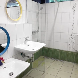 Wohnmobilstellplatz: KINDERDUSCHE
Für unsere kleinen Gäste steht ein extra Kinderbad mit Dusche zur Verfügung - WOHNMOBIL STELLPLATZ HEIDENAU