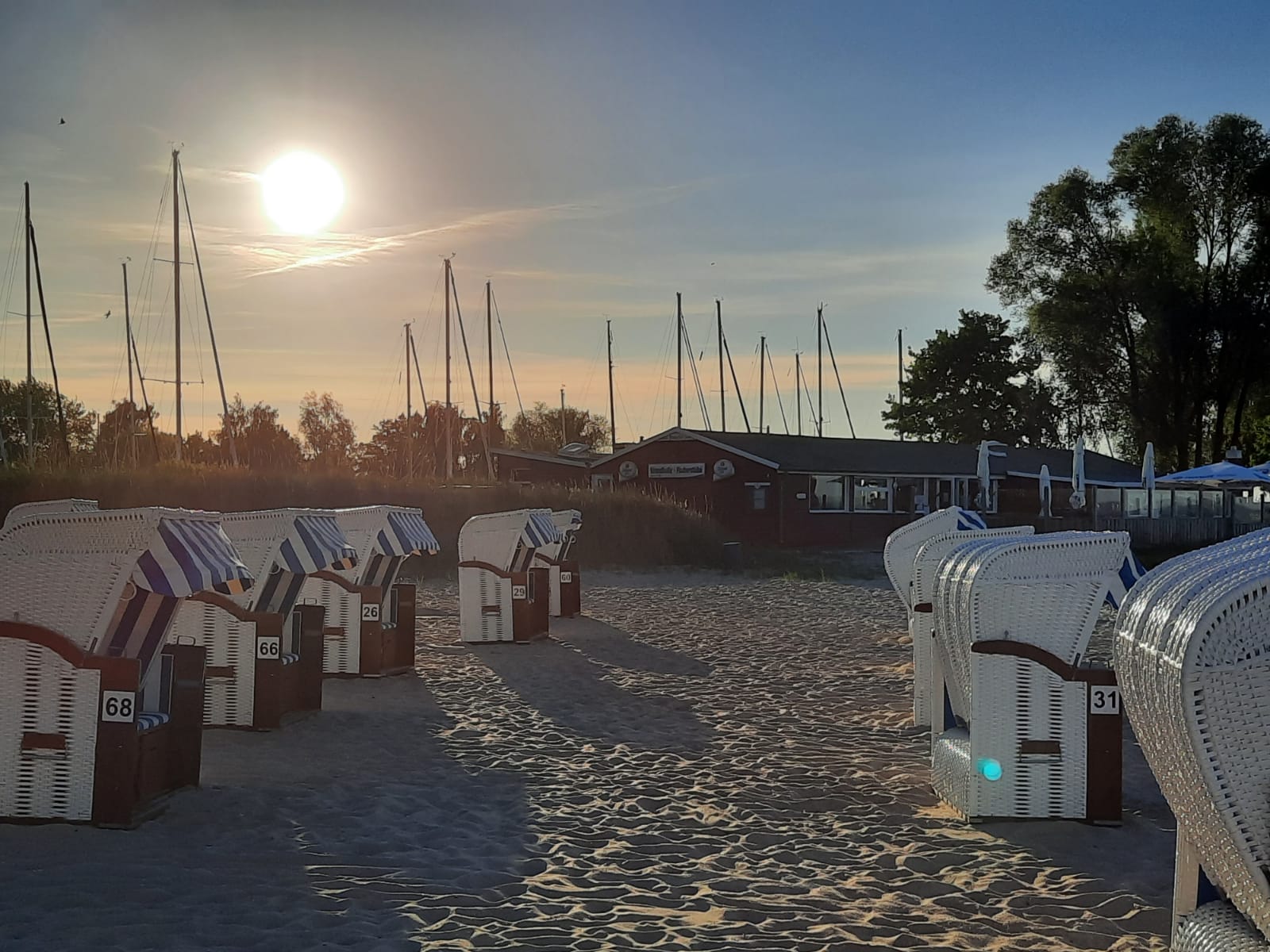 Wohnmobilstellplatz: Genießerstunden Am Strand - Wohnmobilstellplätze am Yachthafen  Mönkebude