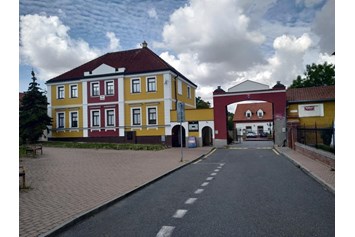 Wohnmobilstellplatz: Ankunft auf dem Grundstück. - Stellplatz in Prag - Rezidence BULIRO