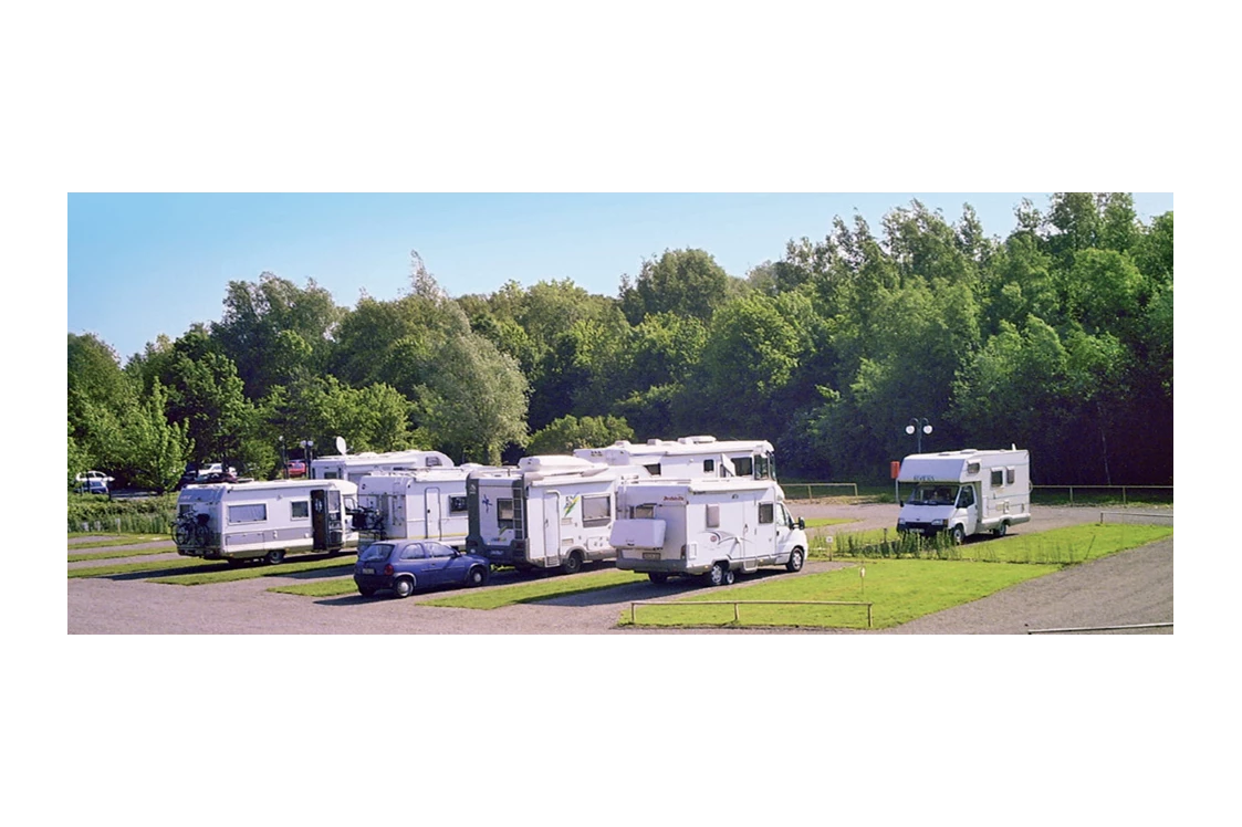 Wohnmobilstellplatz: Stellplatz an der Ith-Sole-Therme