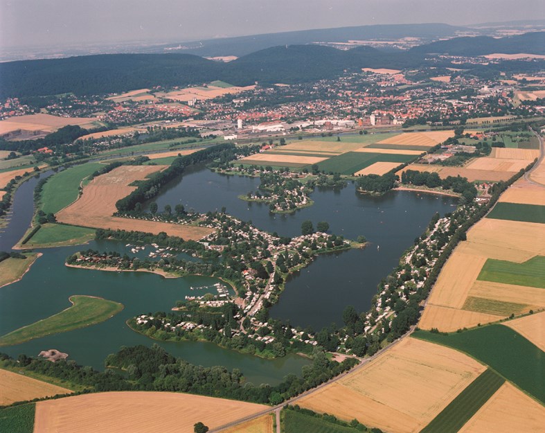 Wohnmobilstellplatz: Unser See aus der Luft - Erholungsgebiet Doktor-See GmbH