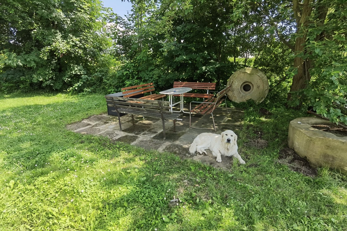 Wohnmobilstellplatz: Sitzecke - Wohnmobilstellplatz Hofemühle 6x12m Nr. 06