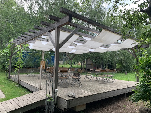 Wohnmobilstellplatz: Gartenterrasse zur Nutzung - Natur-Stellplatz Gampel
