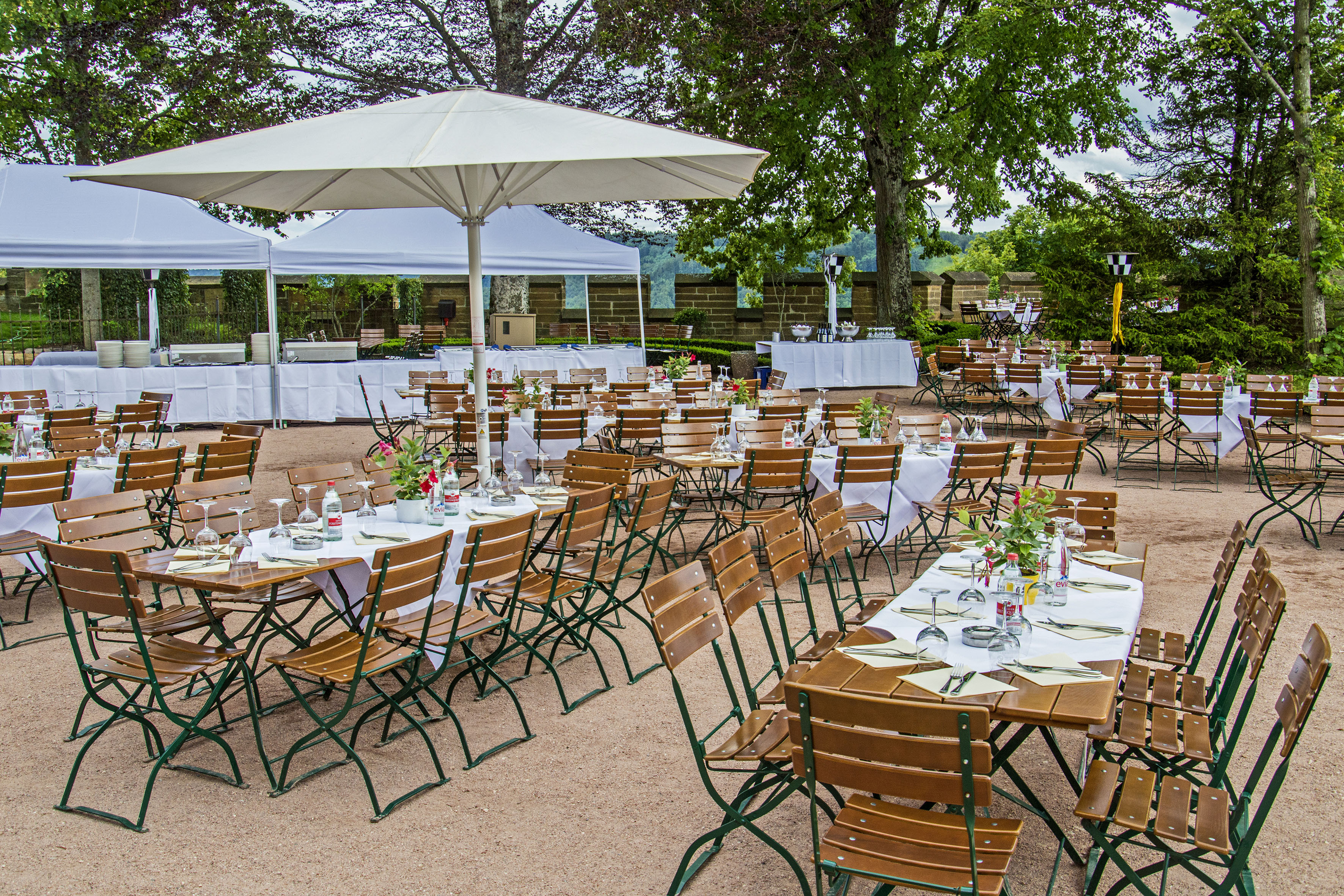 Wohnmobilstellplatz: Burg-Biergarten - Wohnmobilstellplatz Burg Hohenzollern