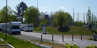 Reisemobilstellplatz - WLAN: teilweise vorhanden - Region Stuttgart - Stellplatz am Familien- und Freizeitbad Fellbach