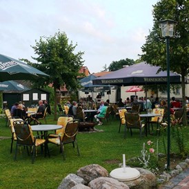 Wohnmobilstellplatz: Gemütlicher Biergarten - Stellplatz Wirtshaus Zur Eibe am Jabeler See