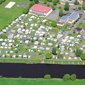 Wohnmobilstellplatz: Luftbild vom Platz - Campingplatz - Campen am Fluss - Oedelsheim