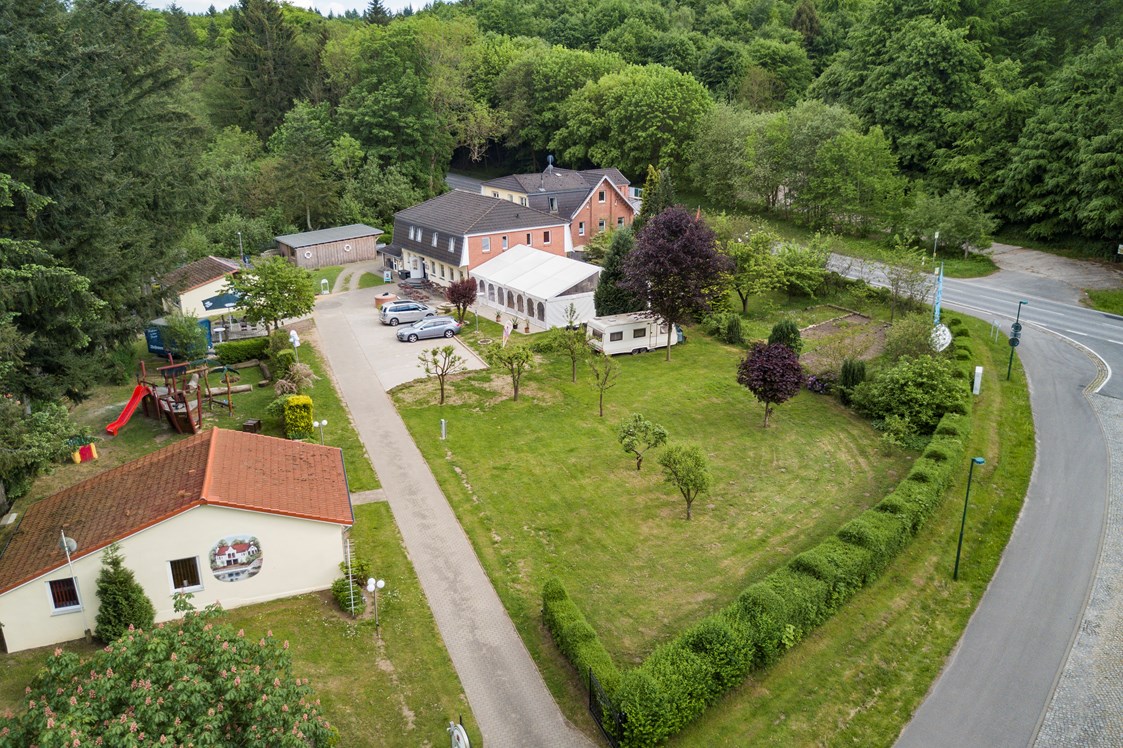 Wohnmobilstellplatz: Luftbild - Cafe & Pension "Am Brunnen"