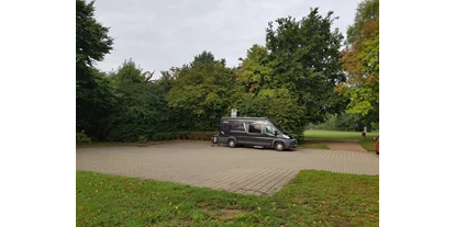 Place de parking pour camping-car - Umgebungsschwerpunkt: Stadt - Lüneburger Heide - Reisemobilstellplatz Schneverdingen/Polizei