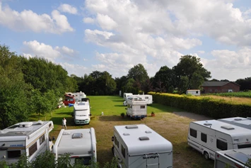 Wohnmobilstellplatz: Stellplatz Tante Henni - Camping Tante Henni