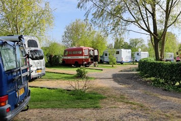 Wohnmobilstellplatz: Camping Taniaburg