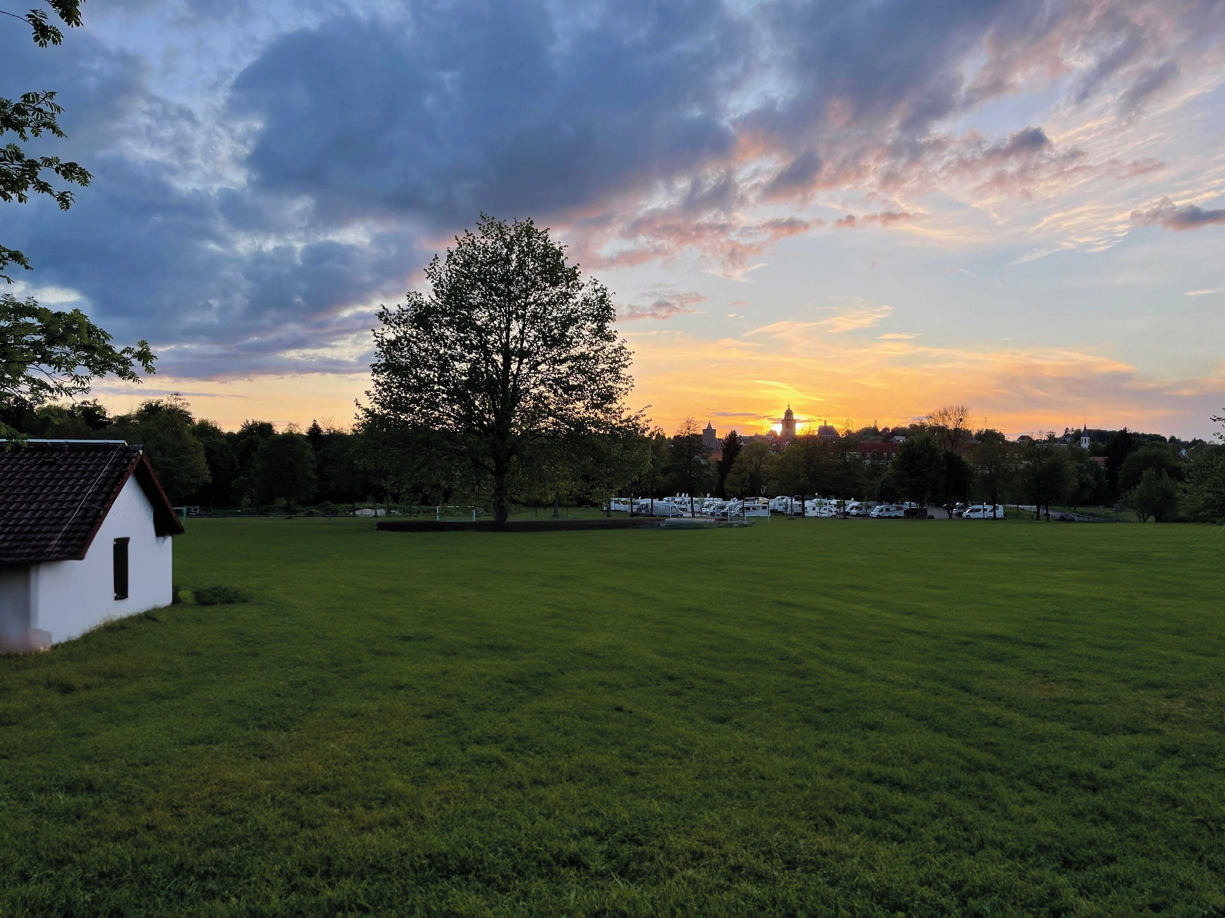 Reisemobilstellplatz - Art des Stellplatz: eigenständiger Stellplatz - Haunetal - Wohnmobilstellplatz am Erlenstadion