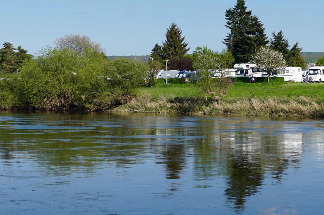 Wohnmobilstellplatz: Stellplatz Höxter-Floßplatz, direkt an der Weser! - Höxter Floßplatz