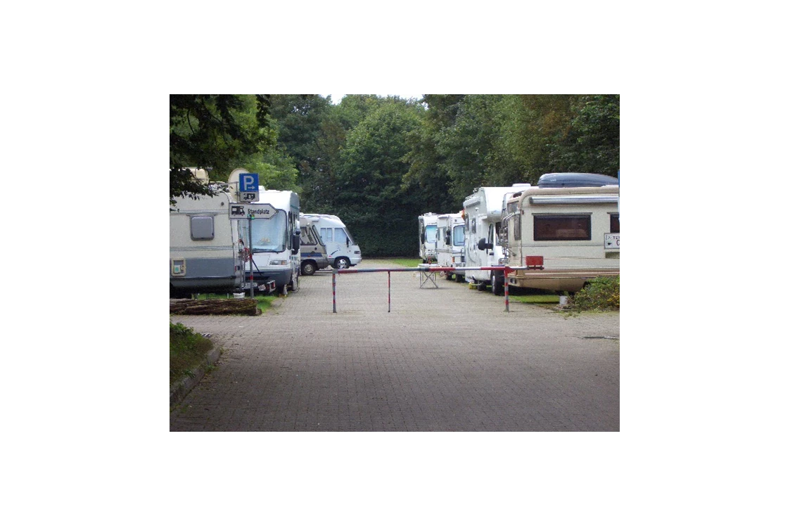 Wohnmobilstellplatz: Beschreibungstext für das Bild - Parkplatz an der Freizeitstätte Wittringen