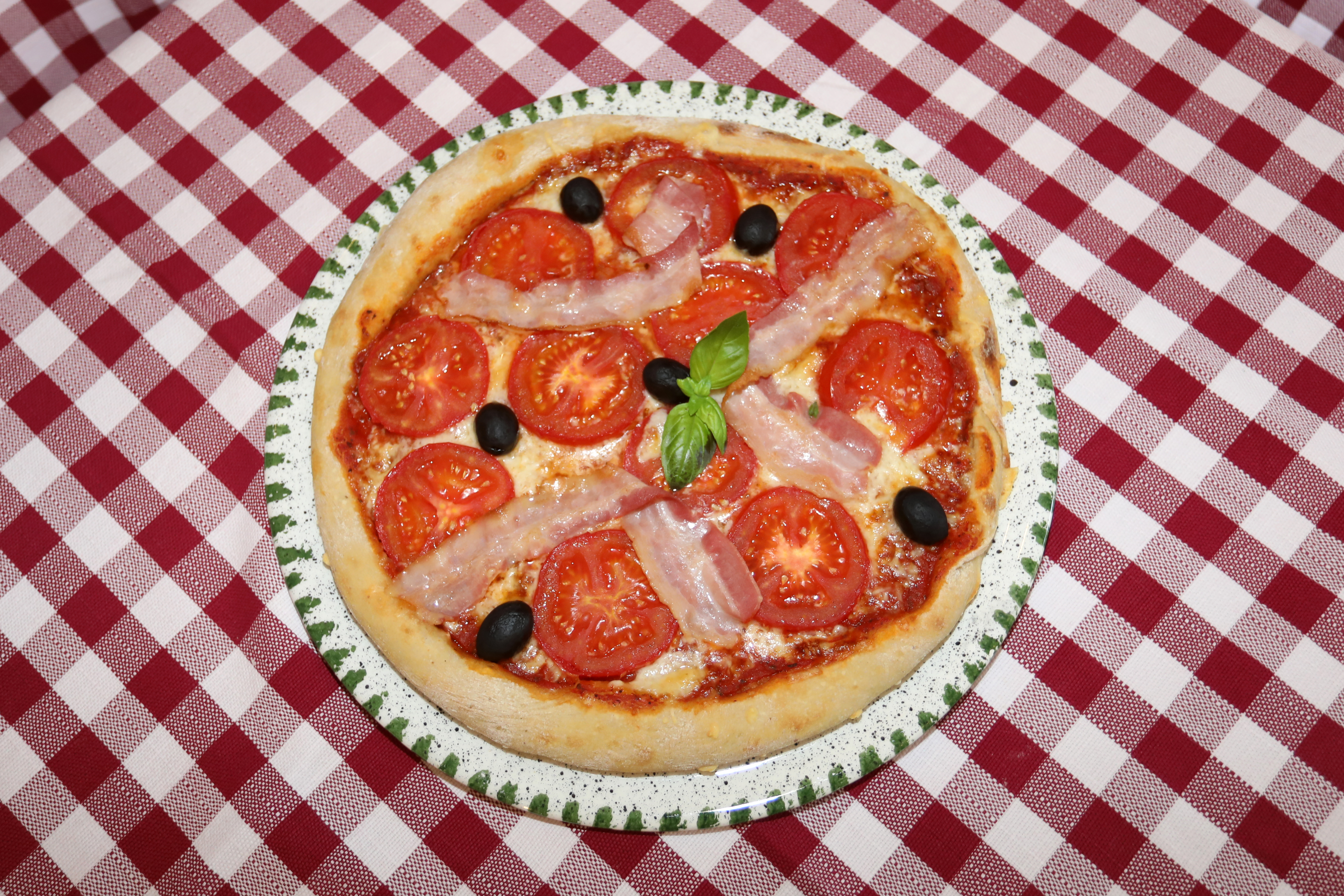 Wohnmobilstellplatz: Eine leckere Pizza sollte nicht fehlen - Camping-Stellplatz "Altjessen 57"