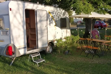 Wohnmobilstellplatz: Mietcaravan "Lena" - Campingplatz "Altjessen 57"