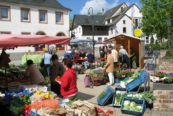 Wohnmobilstellplatz: Wochenmarkt in Thalfang (immer Mittwochs) - Reisemobilhafen am Festplatz Thalfang