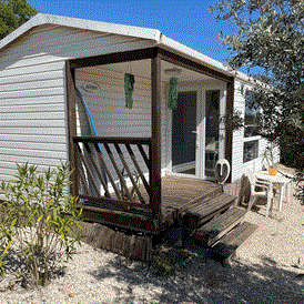 Wohnmobilstellplatz: Eins unserer Tinyhäuser  - Oasis Camp