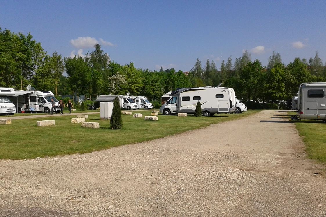 Wohnmobilstellplatz: Reisemobilhafen auf der Badehalbinsel Absberg