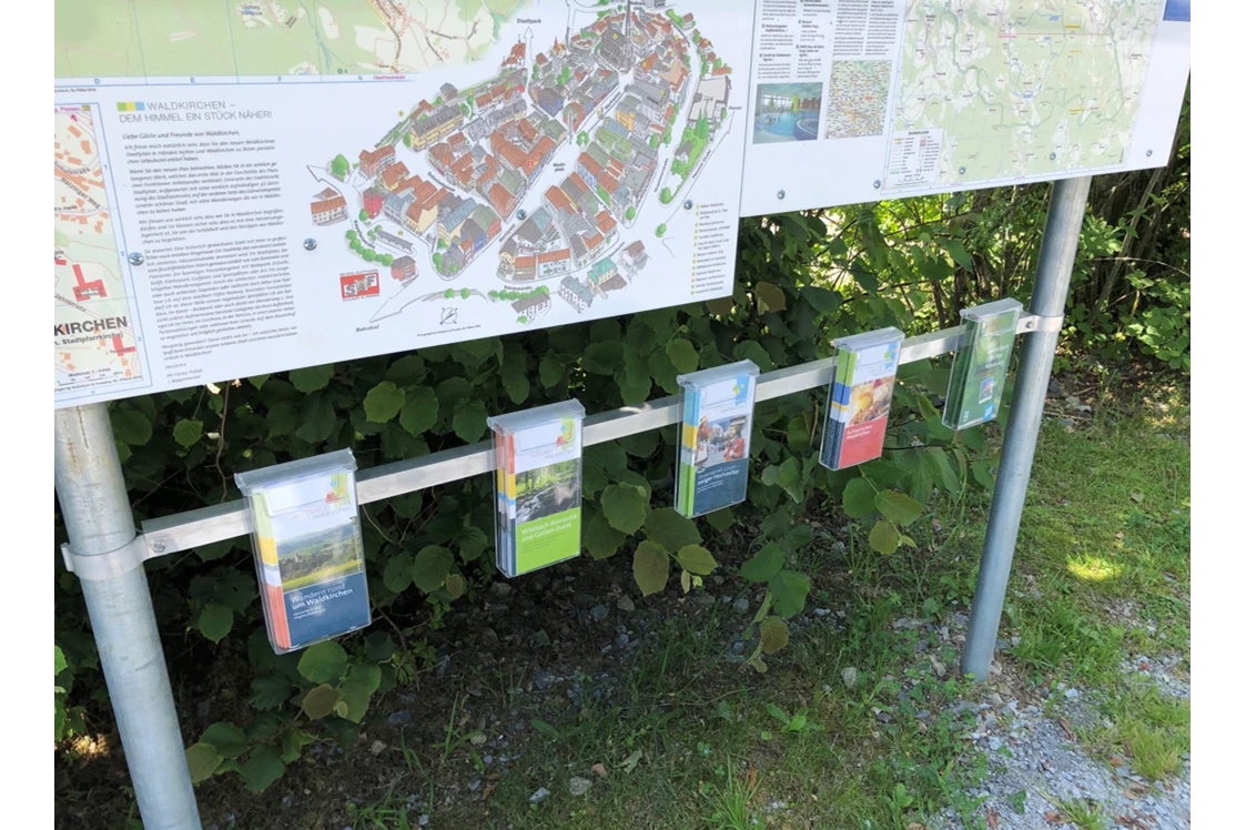 Wohnmobilstellplatz: Standplan, Wanderkarte und jede Menge Infoflyer direkt vor Ort! - Neuer Wohnmobilstellplatz in Waldkirchen Bayerischer Wald