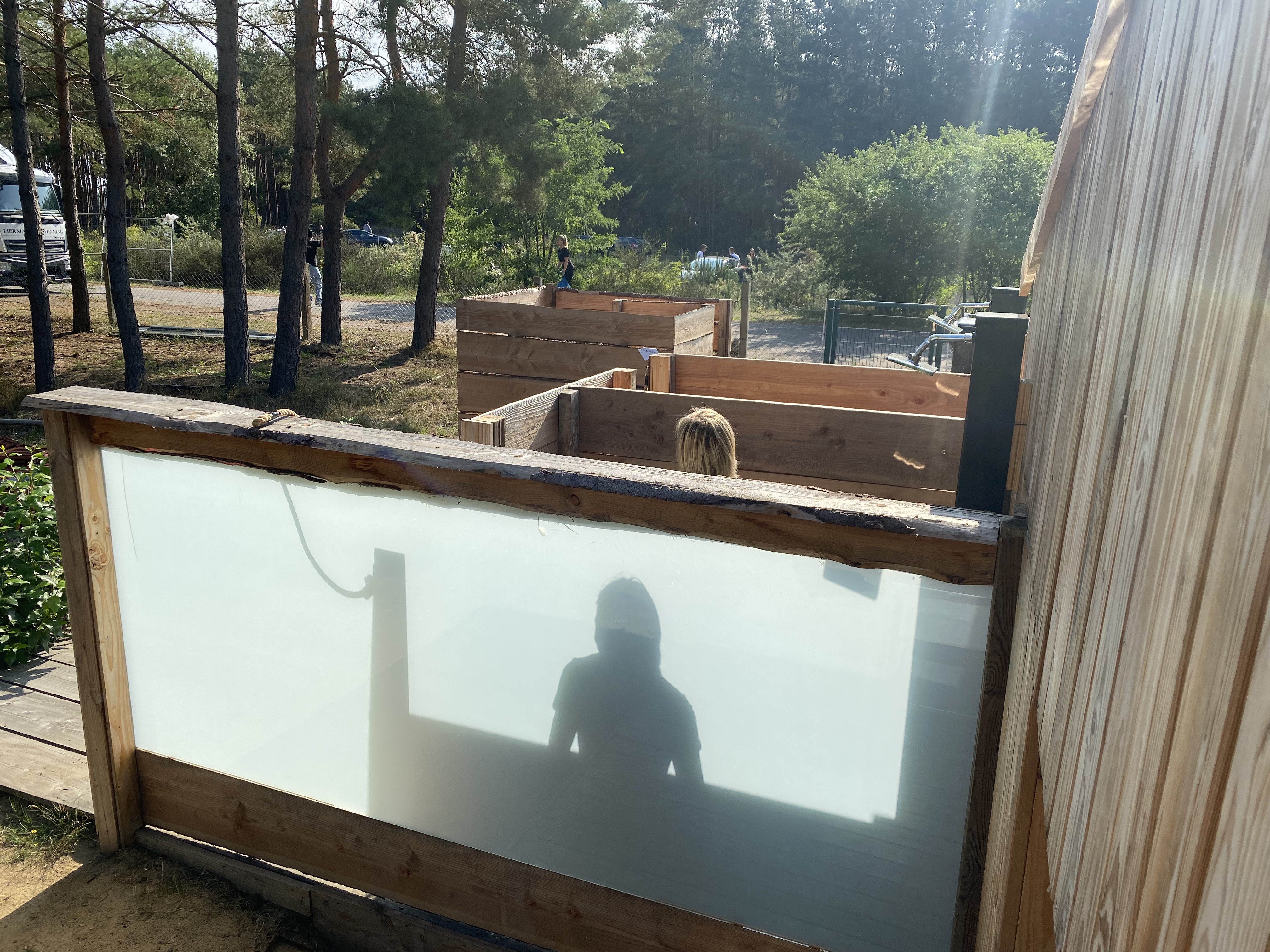 Wohnmobilstellplatz: Neue Outdoor  Dusche - Campingplatz Silbersee Dreenkrögen Badesee