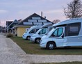 Wohnmobilstellplatz: Auf dem Platz drinnen - (kostet mehr aber schön und ruhig) - Bork Havn Camping