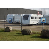 Wohnmobilstellplatz - Stellplätze vor Caravanhändler Tarup A/S - TARUP Campingcenter