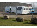Wohnmobilstellplatz: Stellplätze vor Caravanhändler Tarup A/S - TARUP Campingcenter