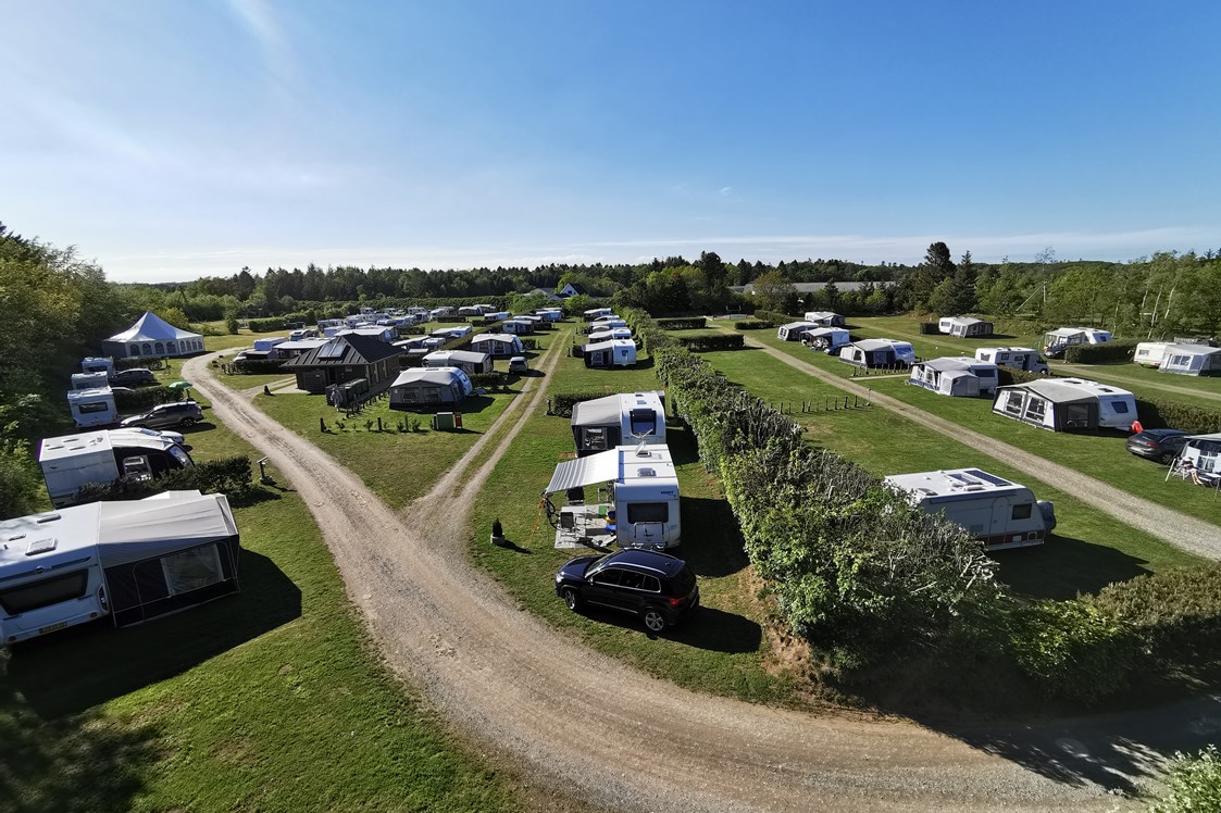Wohnmobilstellplatz: Blick vom Aussichtsturm des Campingplatzes - A35 Sindal Camping Dänemark Kanuverleih