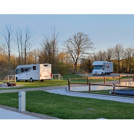 Wohnmobilstellplatz: Parken auf Schotter oder Gras - LOasen Vesterhede 