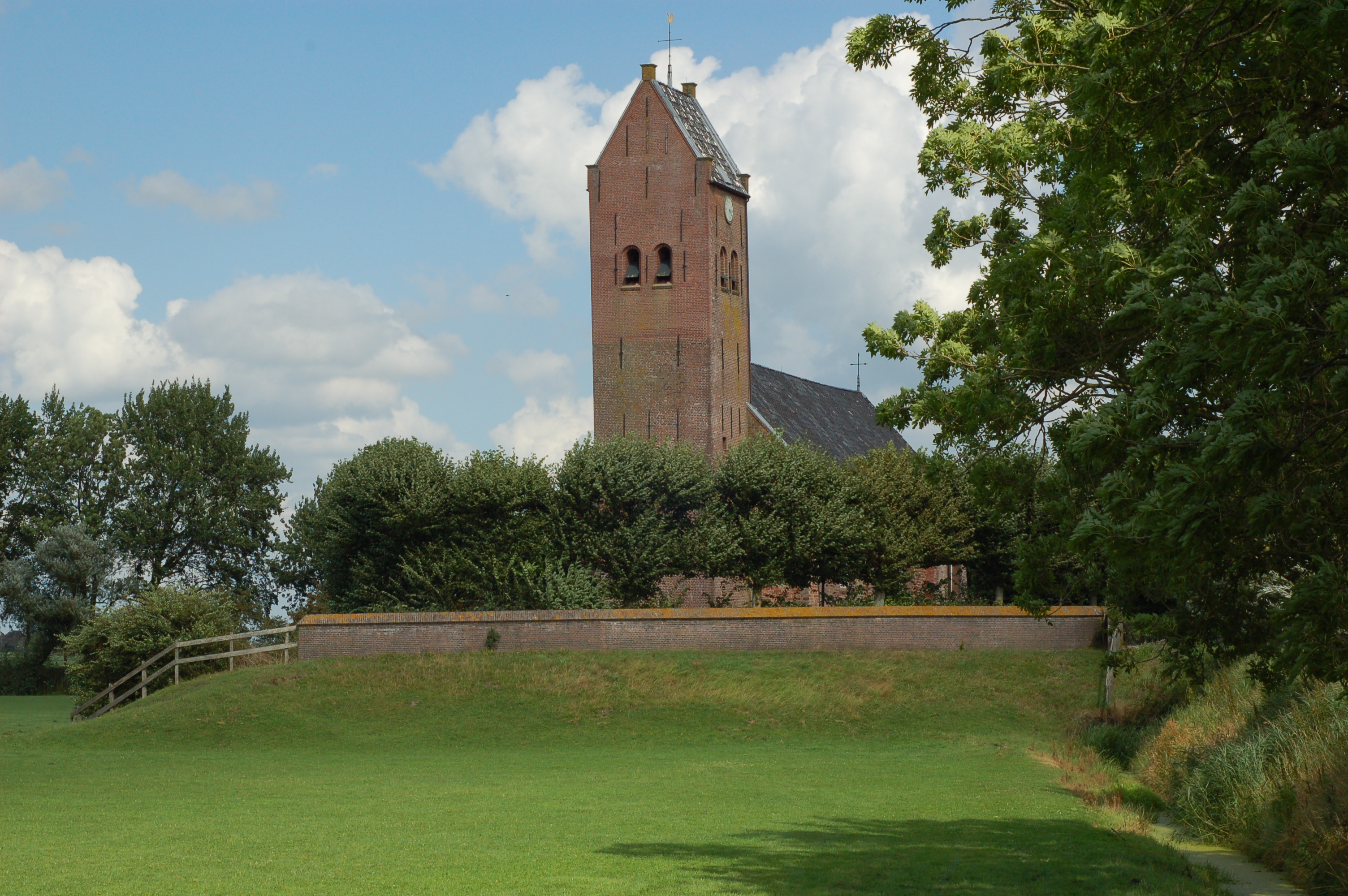 Wohnmobilstellplatz: Kirche Swichum - Camping Swichumer Pleats