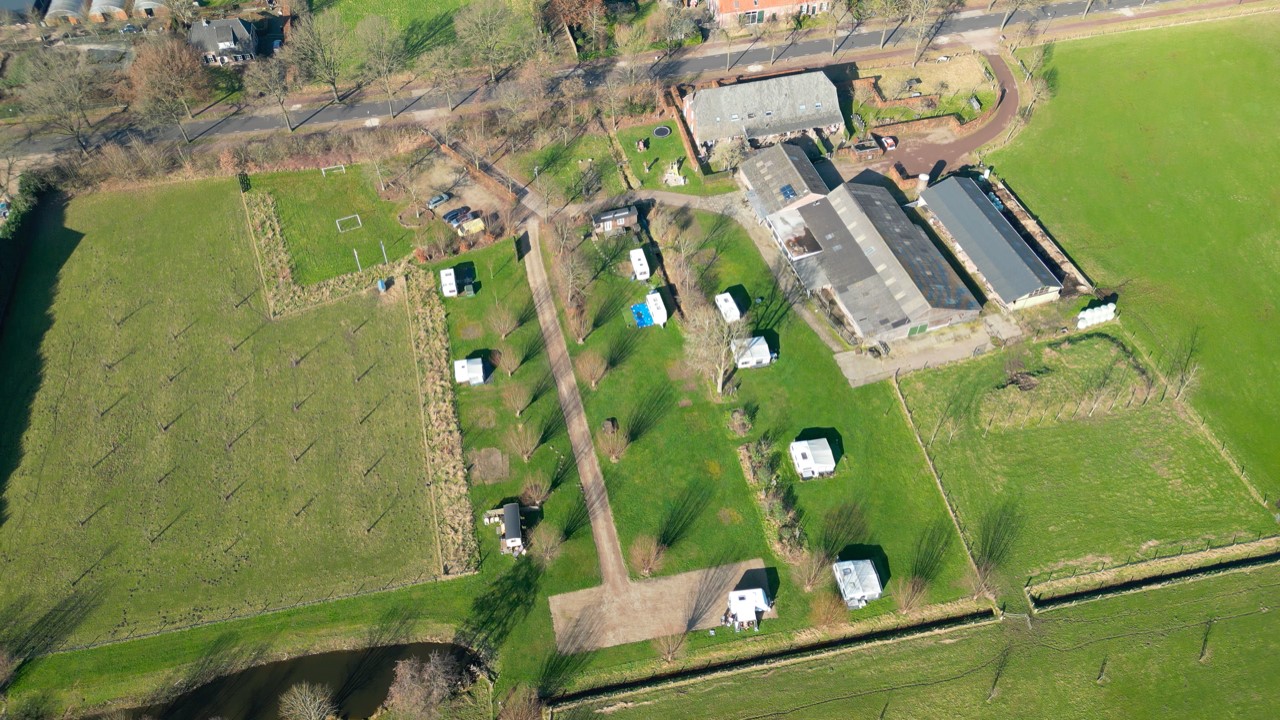 kampeerplaats voor campers - Almkerk - Dronebeeld - Boerderijcamping Hoeve de Mertel