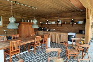 Wohnmobilstellplatz: Die voll ausgestattete Küche zur allgemeinen Nutzung. - Minicamping de Loenense Brug