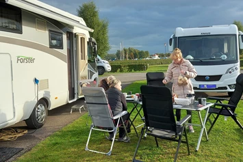 Wohnmobilstellplatz: Stellplatz-Impressionen - Camperplaats Jachthaven Biesbosch