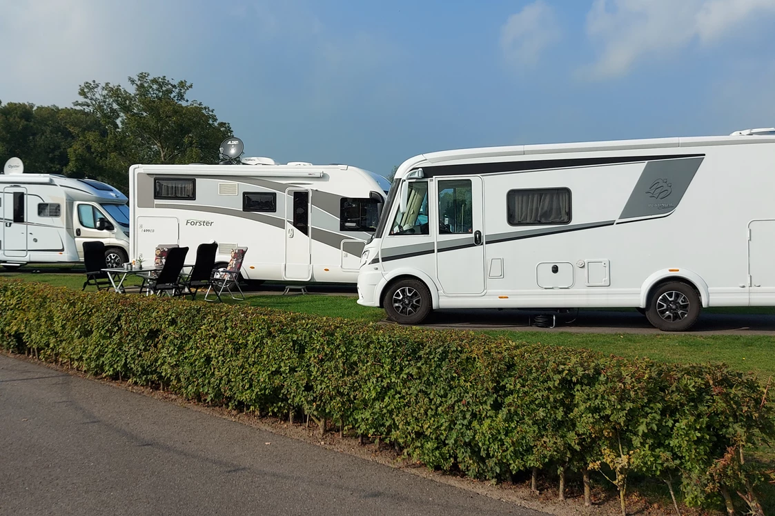 Wohnmobilstellplatz: Stellplatz-Impressionen - Camperplaats Jachthaven Biesbosch