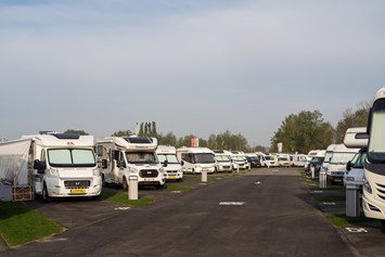 Wohnmobilstellplatz: Camperplaats Jachthaven Biesbosch