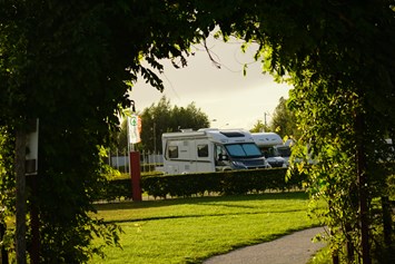 Wohnmobilstellplatz: Camperplaats Jachthaven Biesbosch