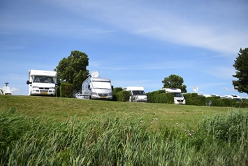 Wohnmobilstellplatz: Camperplätze am Fluß - Recreatiepark Camping de Oude Maas