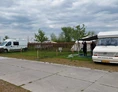 Wohnmobilstellplatz: Stellplätze auf dem Hof, nebenan die Campingplatz.
Zu reservieren ab 2 Nächte.

Last Minute? Ruf mal an, morgens ab 11 Uhr, vielleicht gibt es Platz? - Camping Boerderij Hazenveld