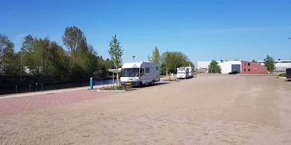 Parkeerplaats voor camper - Zwiggelte - Die stellplatz - Parking  Havenkade