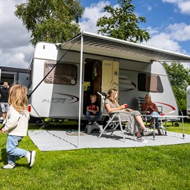 Wohnmobilstellplatz: Camping field de Hoef mit privaten Sanitäranlagen - Camping Recreatiepark De Lucht