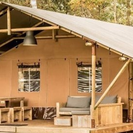 Wohnmobilstellplatz: Unsere Safarizelte verfügen über eigene Sanitäranlagen.
können über unsere Website gemietet werden - SVR-Camping Pieters Farm