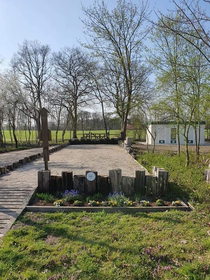 Place de parking pour camping-car - Bornerbroek - Wir haben einen Angelteich und Boule-Bahn auf dem Campingplatz.  - SVR Camping Veldzicht