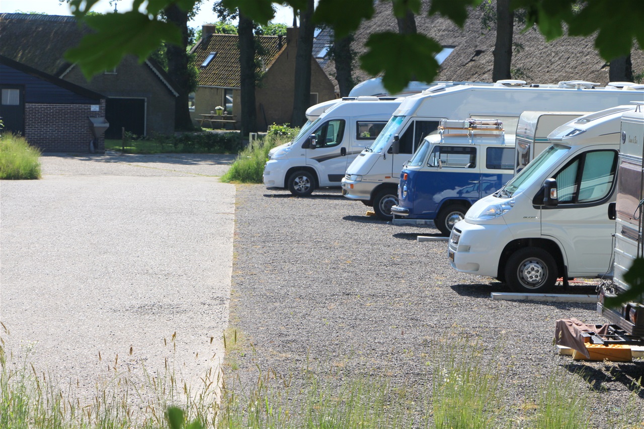 Reisemobilstellplatz - Surfen - IJlst - Camperplaats bij camping De Braamberg