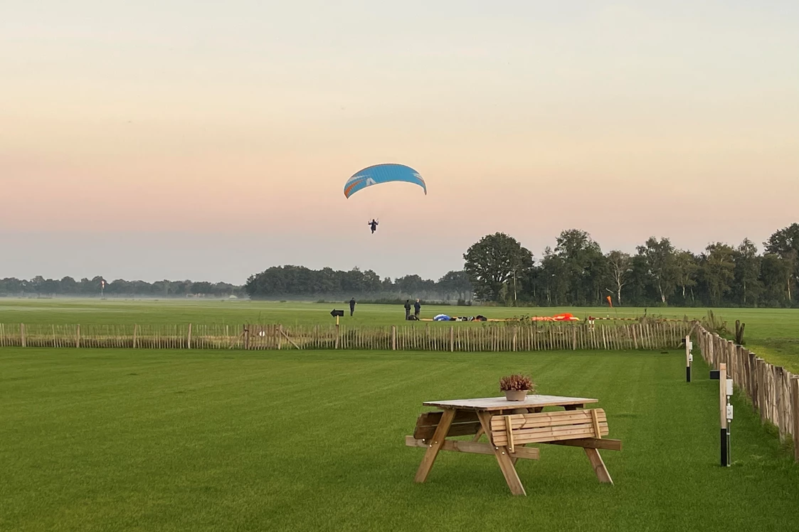 Wohnmobilstellplatz: Camperplaats De Landing