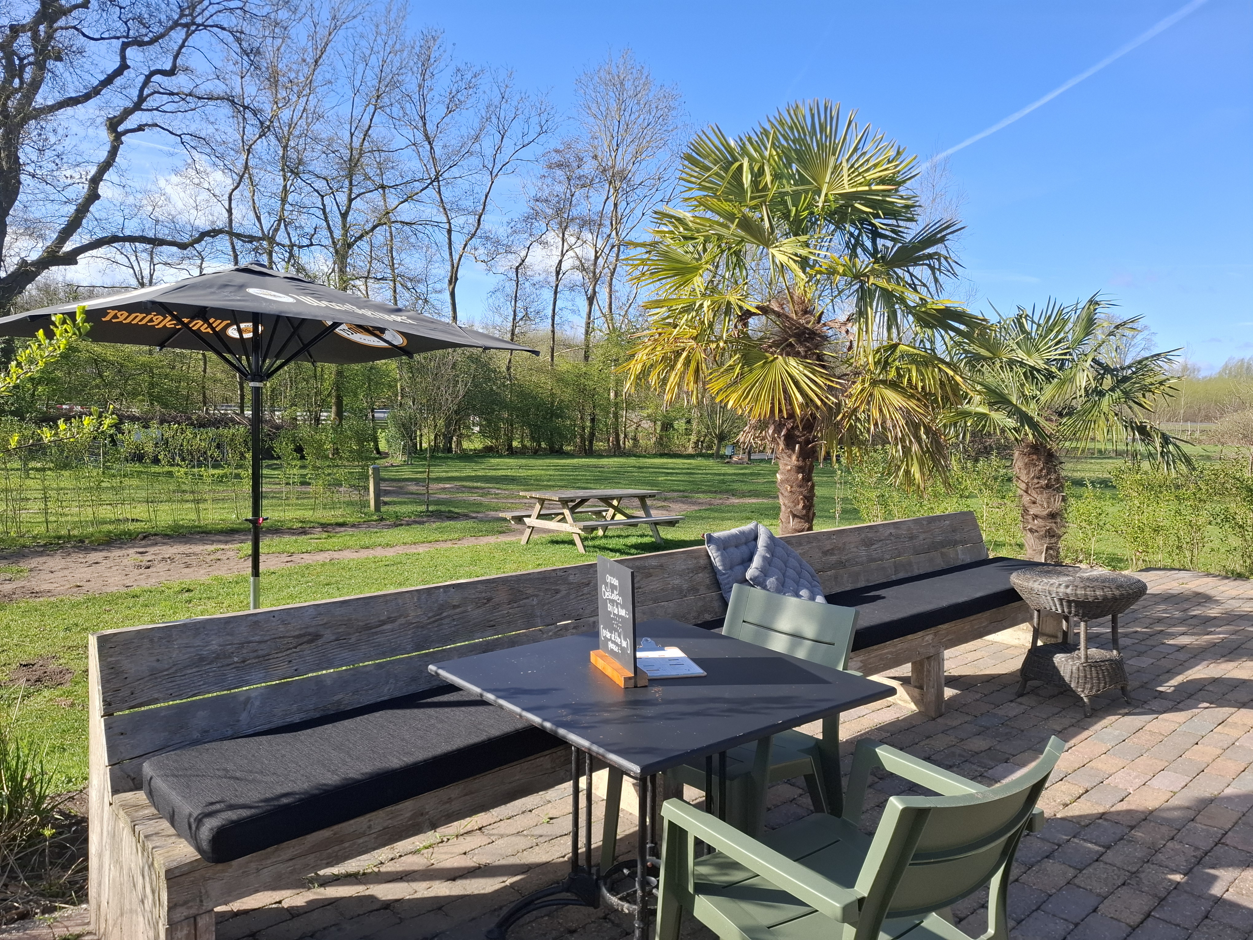 Place de parking pour camping-car - Hattem - Terras theehuis - Camping en Theehuis Het Hazenpad