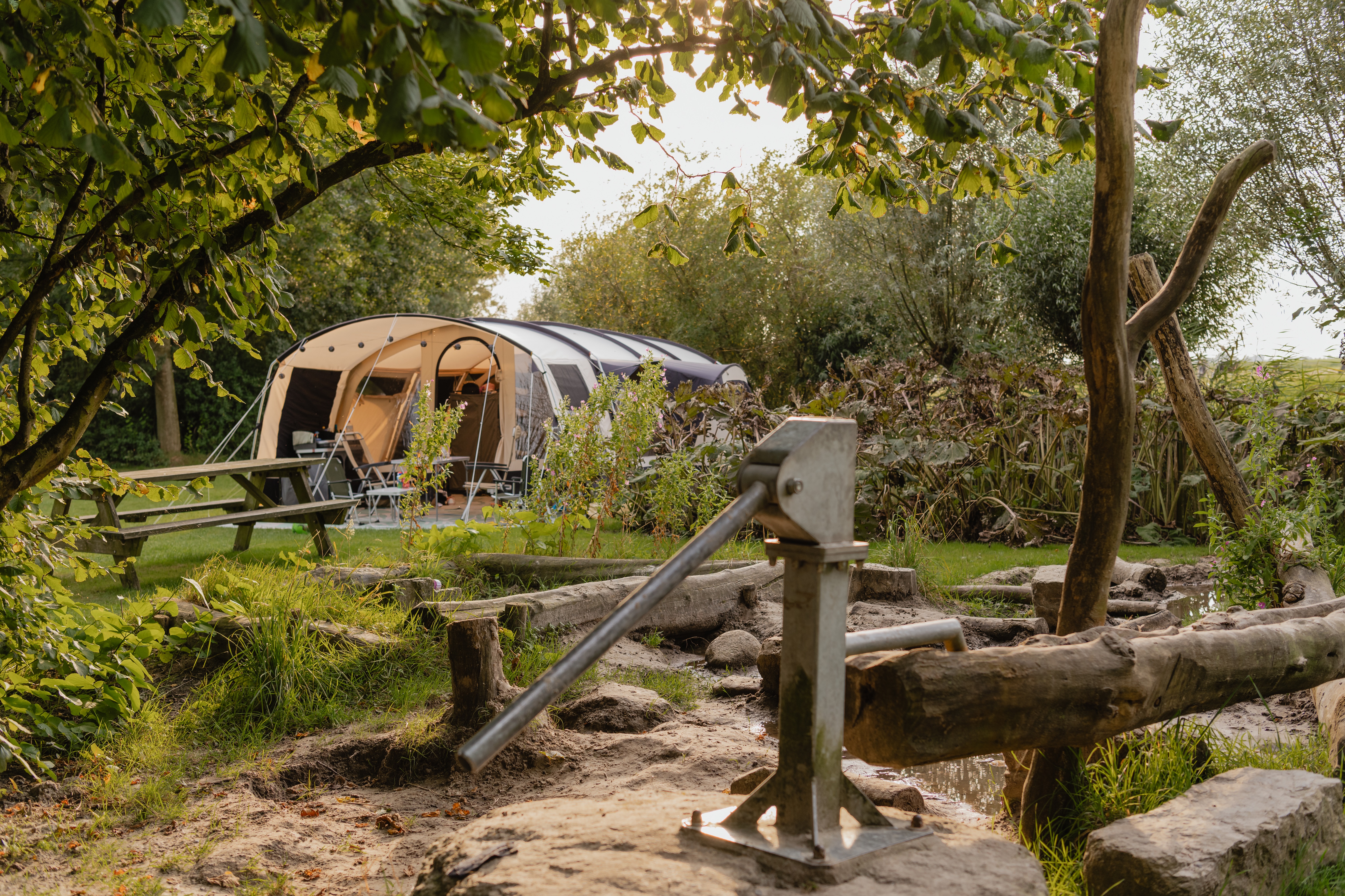 Wohnmobilstellplatz: bei dem Spielplatz - Naturcampingplatz it Dreamlân