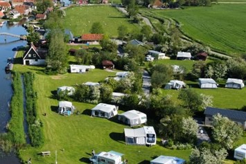 Wohnmobilstellplatz: Luftaufnahme des Campingplatzes - Camping It Krúswetter
